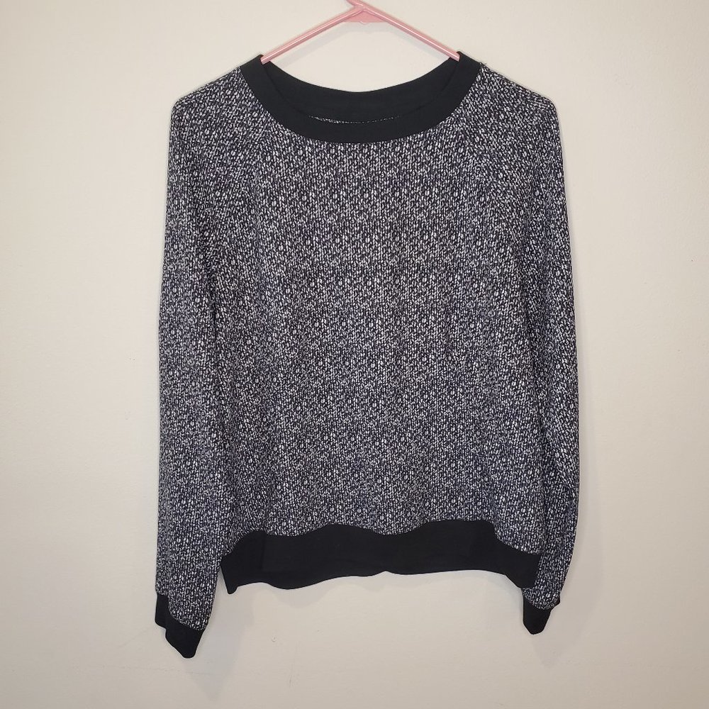 Lou & Grey pull over chiffon sweatshirt blouse in gray pattern Small